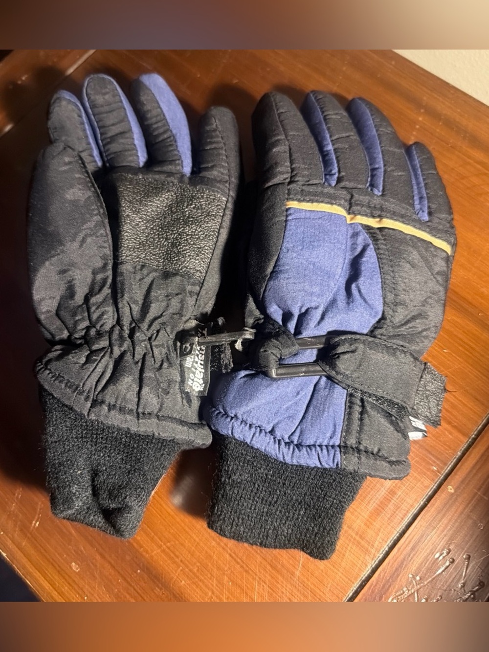 Excellent kids Black & Navy Insulated Winter Gloves